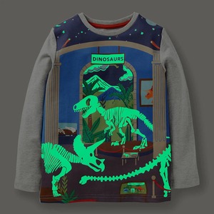 光るTシャツ 恐竜 化石展柄 キッズ