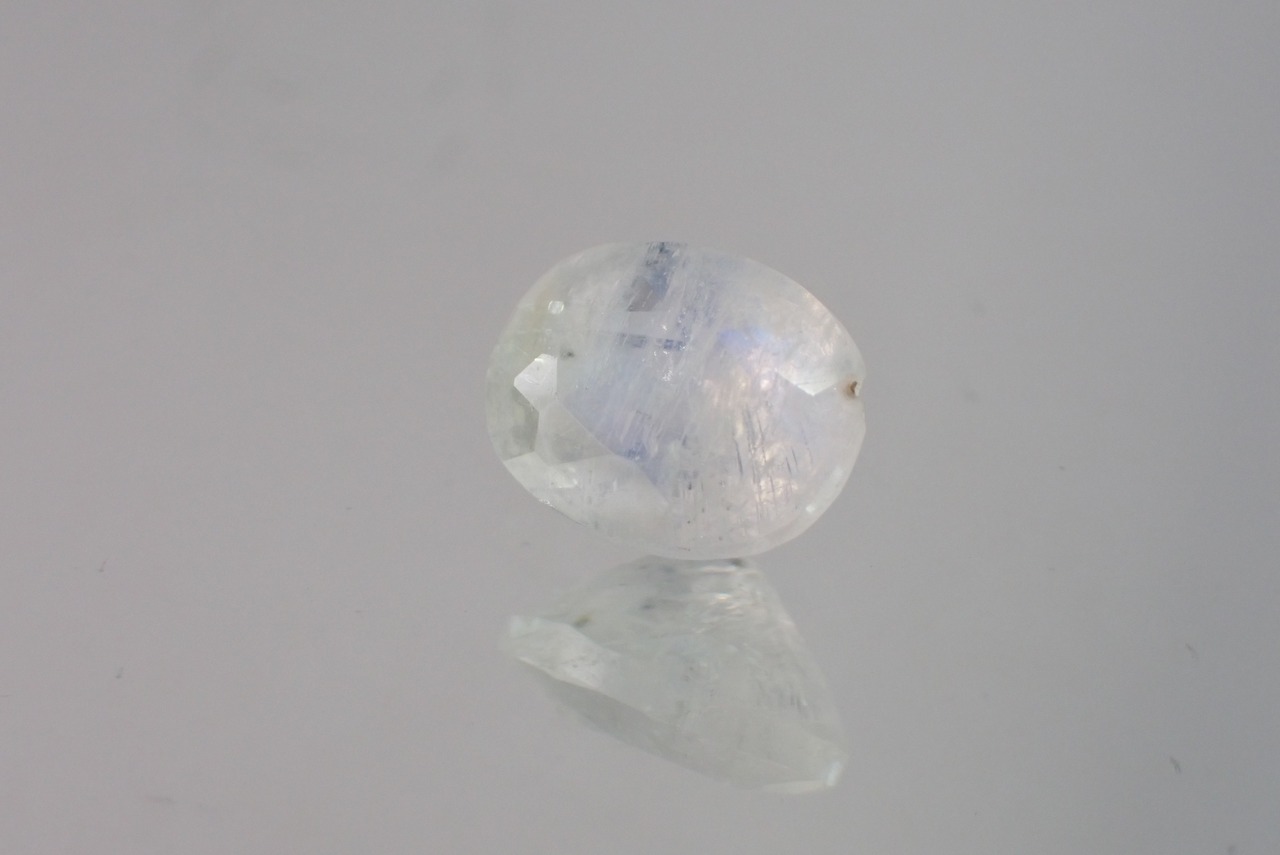 レインボームーンストーン　1.37ct　 [D9-26]