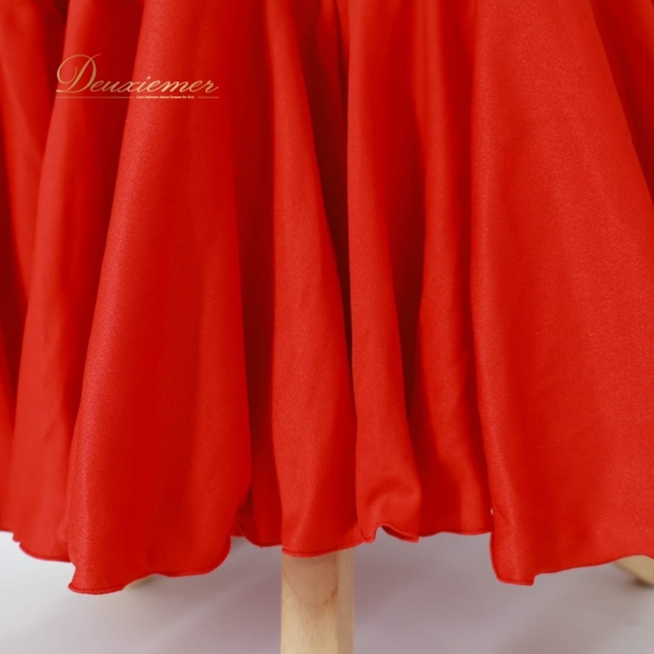 フラメンコ 衣装 ファルダ スカート レッド系 赤 無地 シンプル 練習 レッスン 伸縮 ストレッチ ペチコート インナー 鮮やか ダンス衣装 ステージ イベント 柔らかい生地 ボランテ フリル