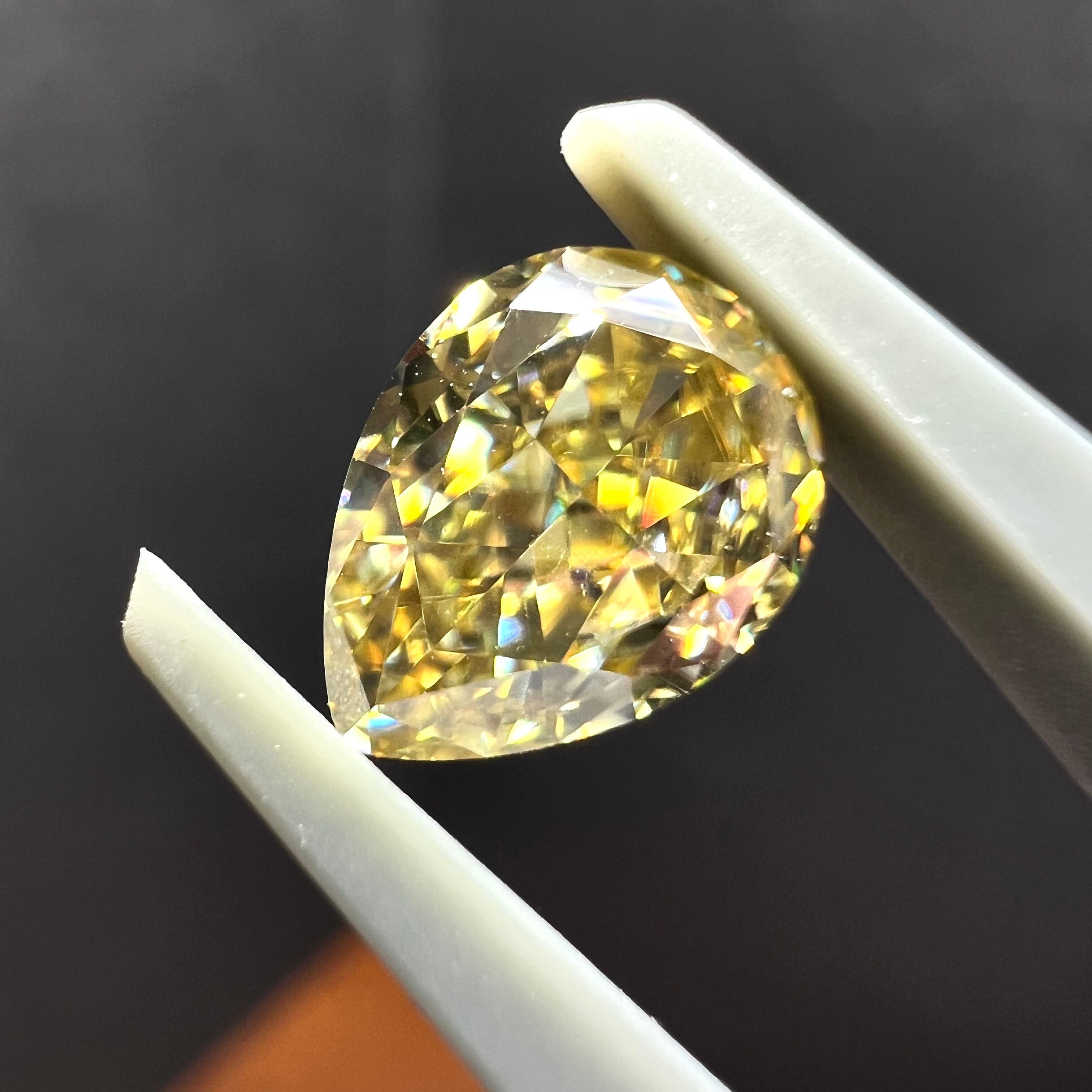 ファンシーイエロー 相当 モアッサナイト ペアシェイプ 1.3ct ルース