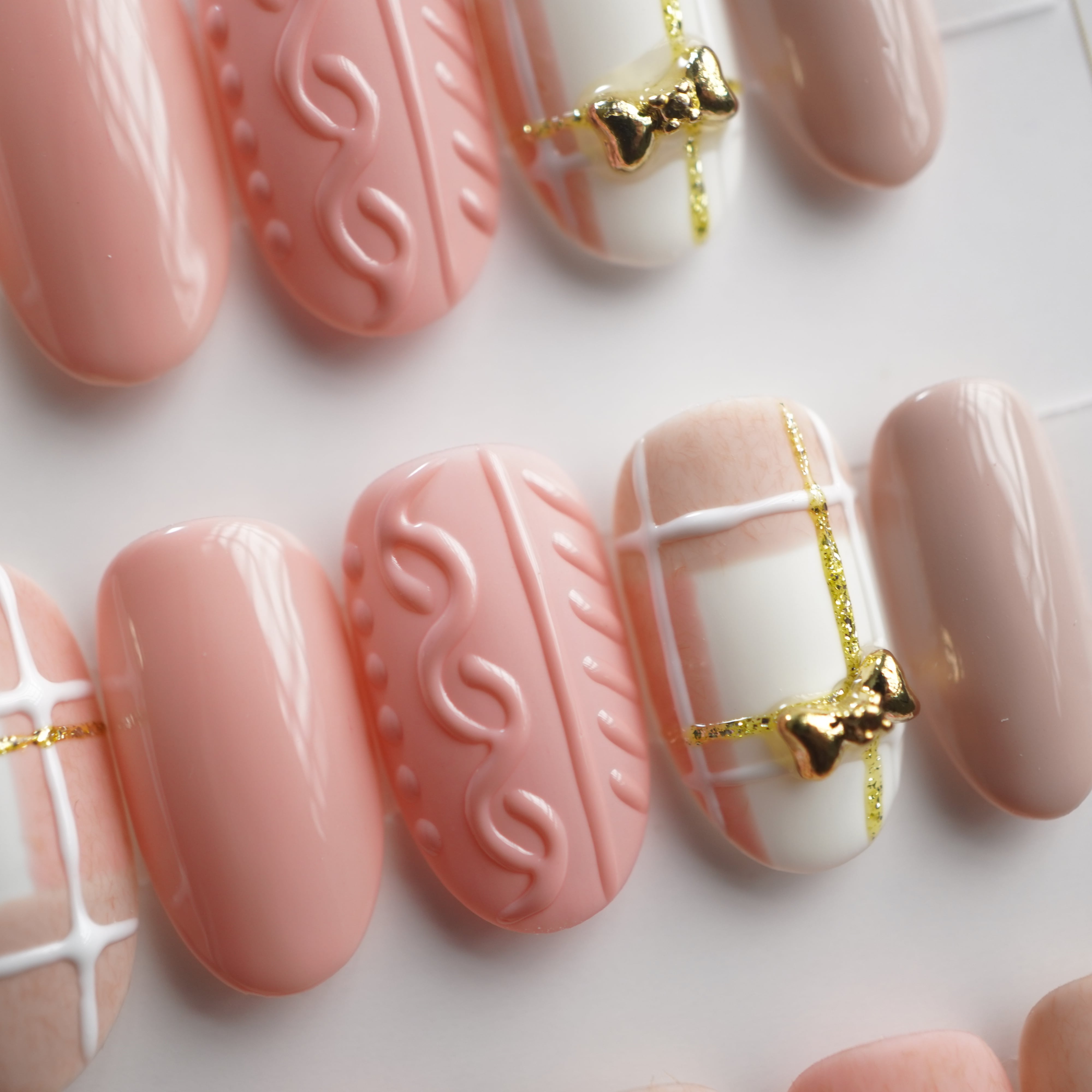 【#774】繰り返し使える【プレミアム】ネイルチップ15枚セット/ホワイト ピンク/ミディアム オーバル/XY334