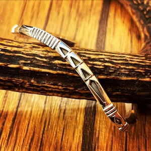 ジェニファーカーティス（Jennifer Curtis）ウェーブバングル