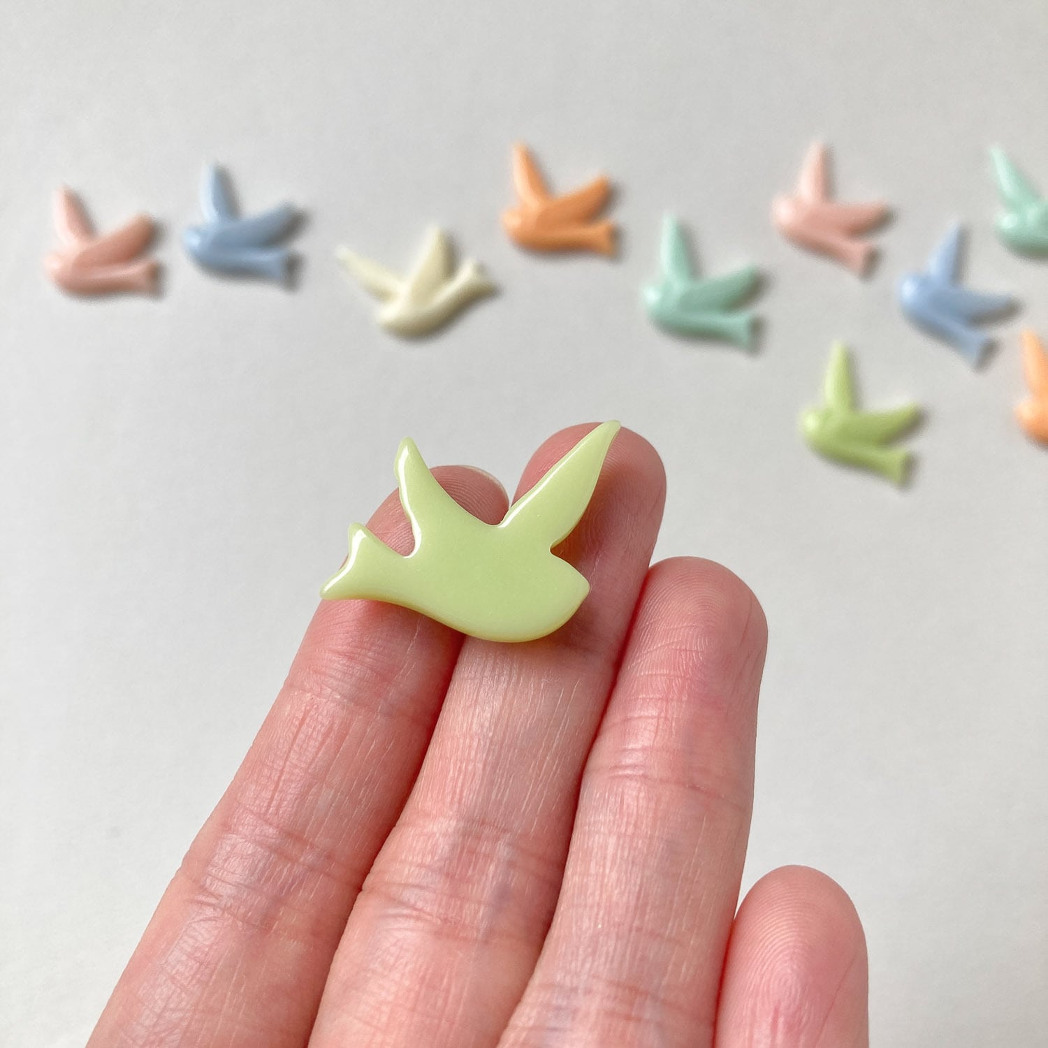 羽ばたく鳥カラフルパーツ | Dua-アクセサリーパーツショップ