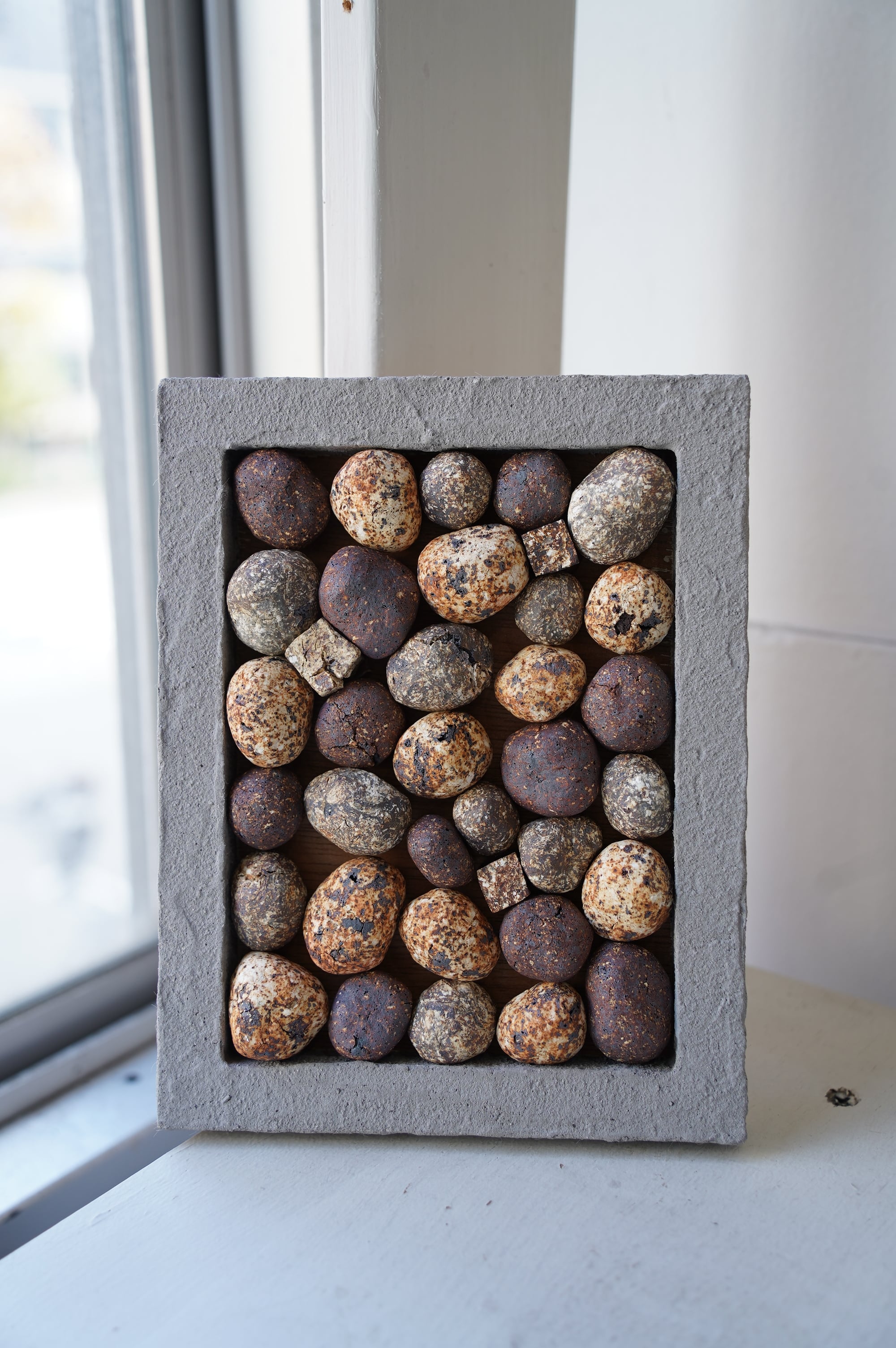 石ころの壁掛けオブジェ 古荘美紀 1