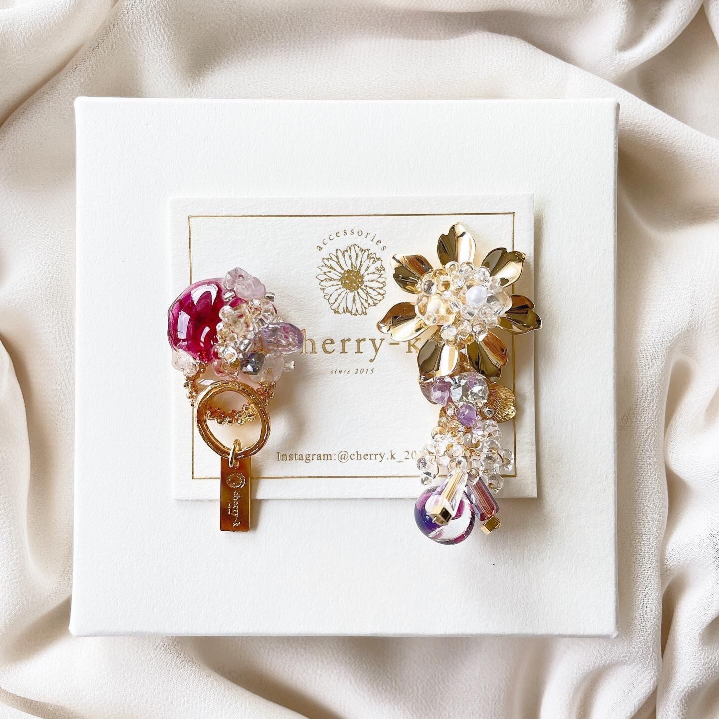 レトロ♡ヴィンテージボタン&キラキラビジューのフラワータッセルピアス／イヤリング レトロ♡ヴィンテージボタン&キラキラビジューのフラワー