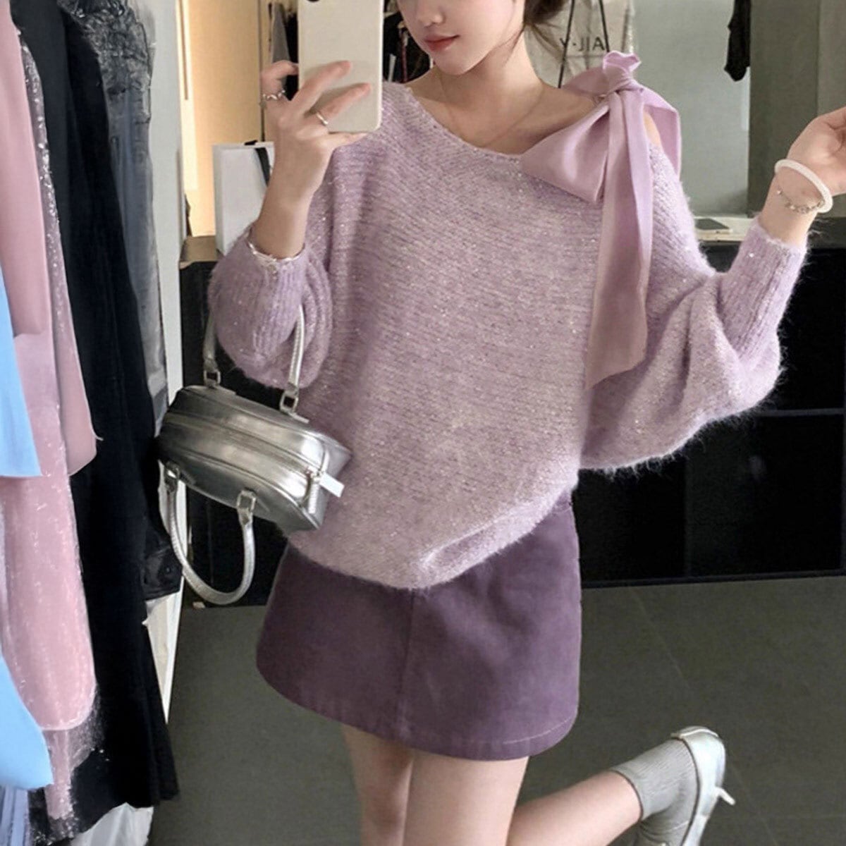 シャギー ニット リボン付き ラメ入り 肩出し レディース 秋冬 韓国 オフショルダー きれいめ 大人 かわいい ガーリー フェミニン キラキラ アシンメトリー 大人可愛い 大人女子
