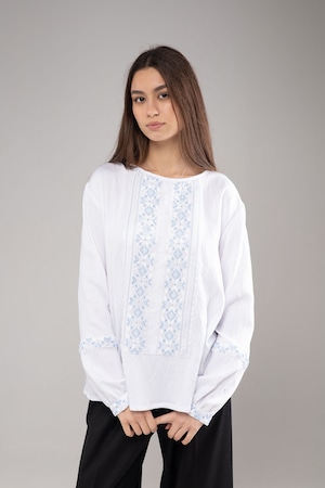 ウクライナ刺繍ヴィシヴァンカ　シルク糸　バルーン袖　手刺繍　麻　レディース・フリーサイズ