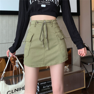 【送料無料】ミニスカート 2色 無地 シンプルデザイン プチプライス 秋 カジュアル系 夏 レディースファッション 可愛い お出かけ 女子会 デイリーユース お茶会 お呼ばれ リボン ラフデザイン ブラック グリーン