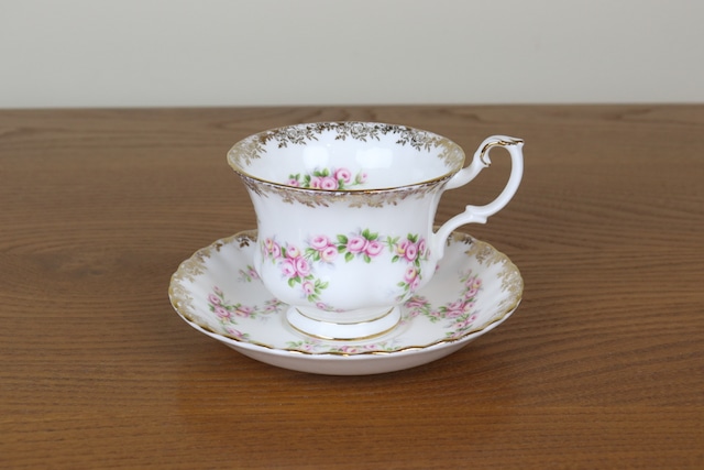 ロイヤルアルバート　ディミティローズ　デュオ　ティーカップ　イギリス　ヴィンテージ　DIMITY ROSE　ROYAL ALBERT　セカンド品　と28