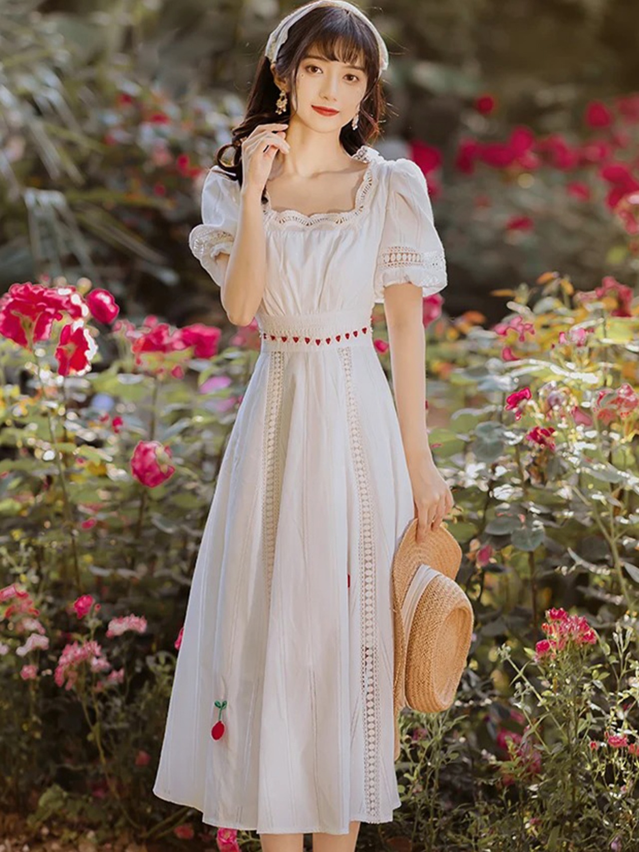 【0006】Retro Cherry Lace Short Sleeve Dress