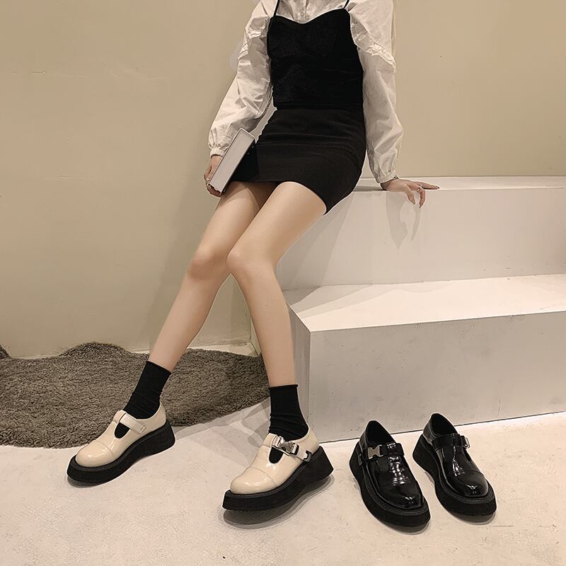 シングルスプリングサマースタイルレザーソリッド カラーレッドベルト バックル 靴 シューズ 春物 夏物 ハーネス ソリッドカラー フェイクシューズ10075228524