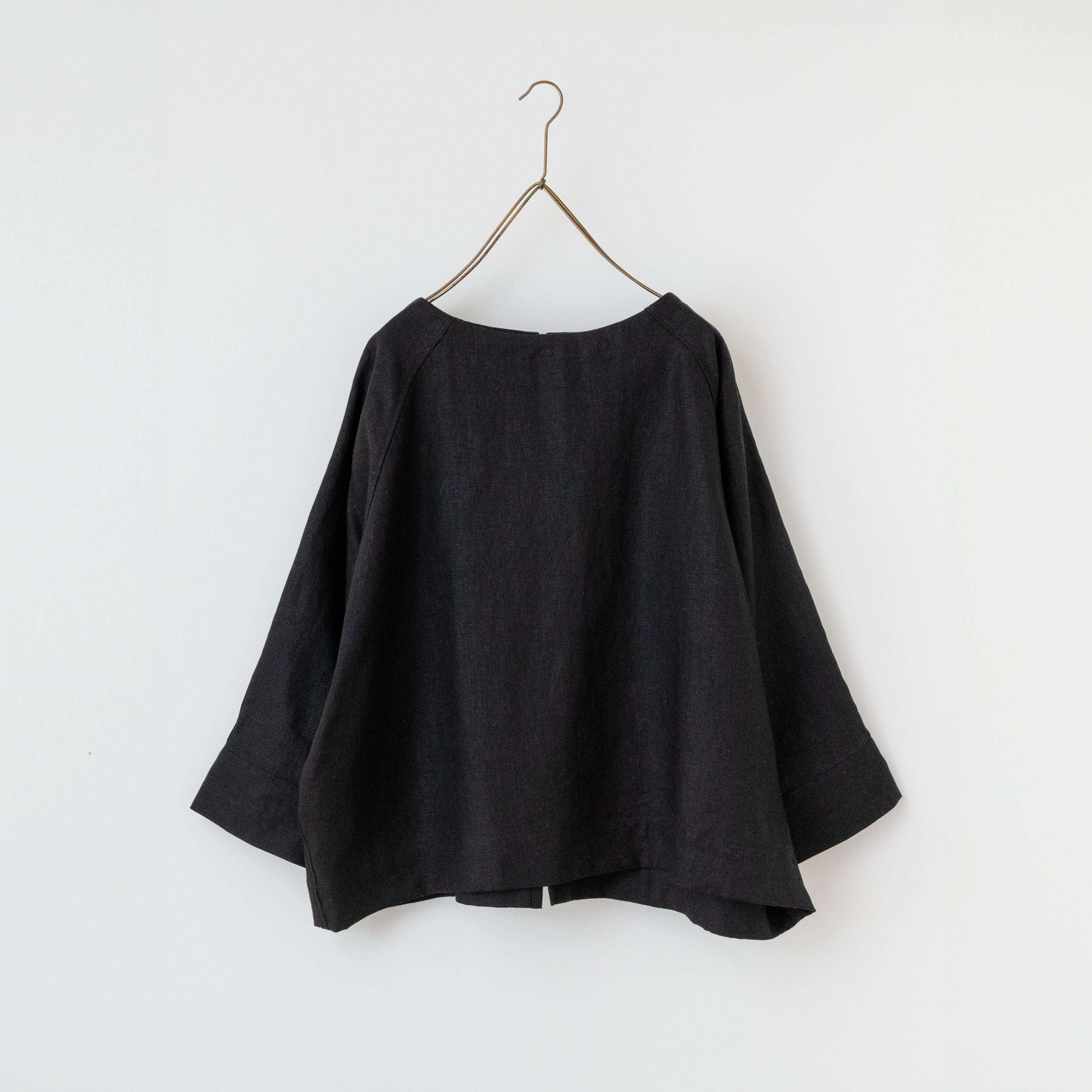 boat neck shirt/linen〈pure black〉