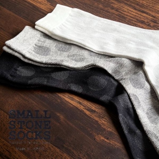 軽やかな履き心地。オーガニックコットンメッシュ水玉ソックス／ SMALL STONE so1163