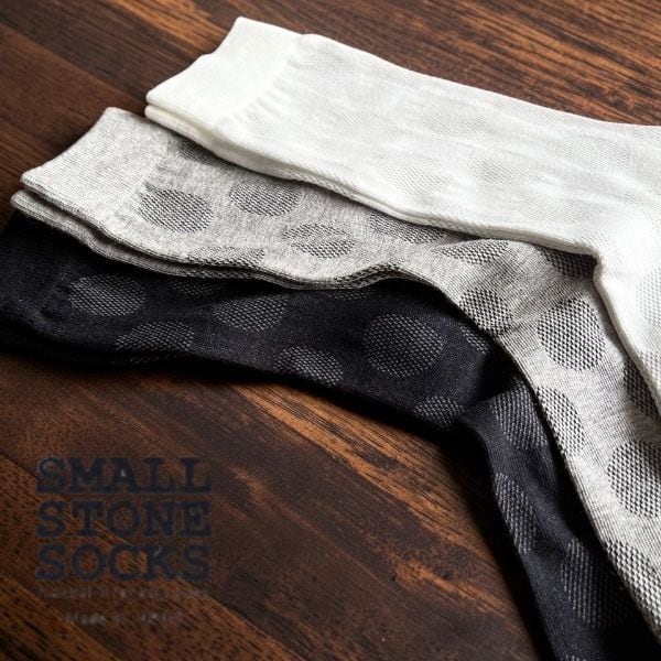 軽やかな履き心地。オーガニックコットンメッシュ水玉ソックス/ SMALL STONE so1163