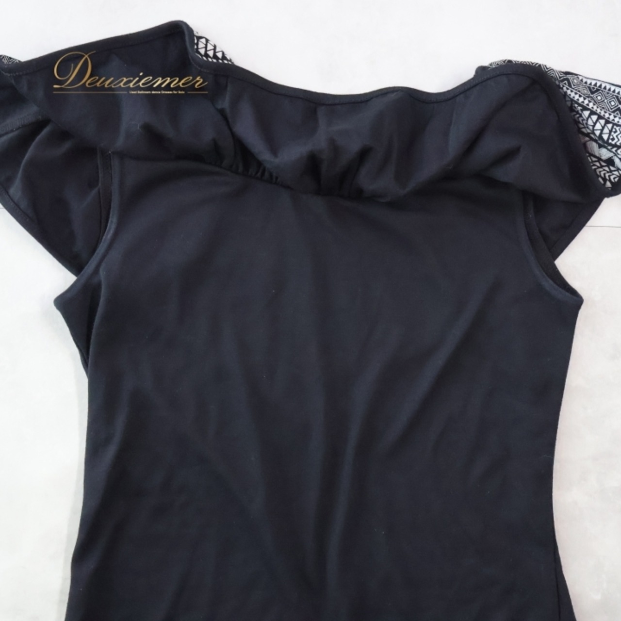 フラダンス 衣装 トップス ブラック系 マウナロア カヒコ柄 ハワイアンプリント Maunaloa ハワイアン アロハ フラ ダンス レッスン 練習 ホワイト系 黒 白 モノトーン シック 上品 大人っぽい かわいい おしゃれ 白黒 シンプル フラダンス衣装 トップス 大人向け ブラック ホワイト シンプルデザイン おしゃれな普段着 練習着 フラ レッスン用 モダン スタイリッシュ 夏服 軽やか 柄付きデザイン