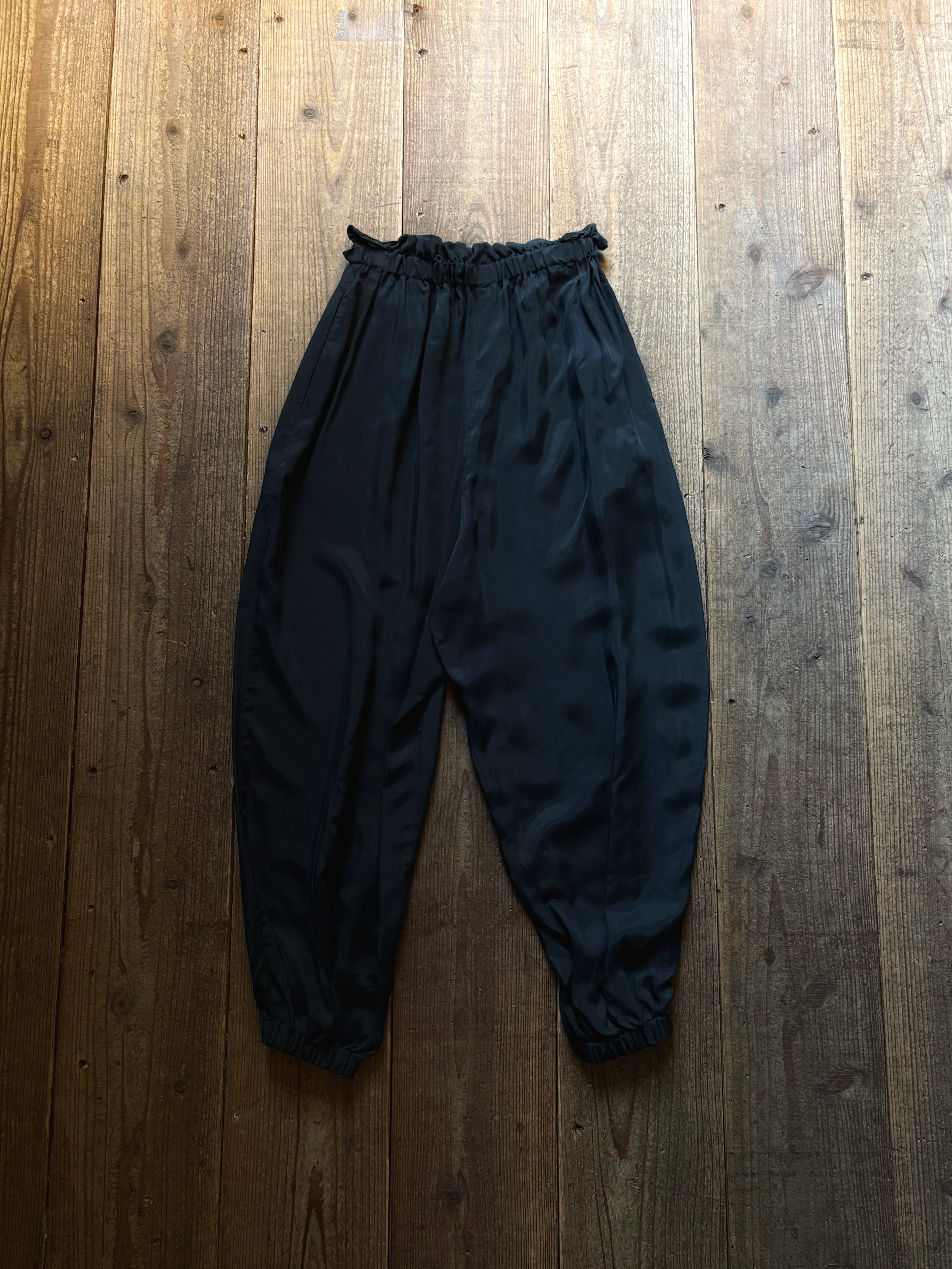 TENNE HANDCRAFTED MODERN big pocket culottes black | TALE COCOON