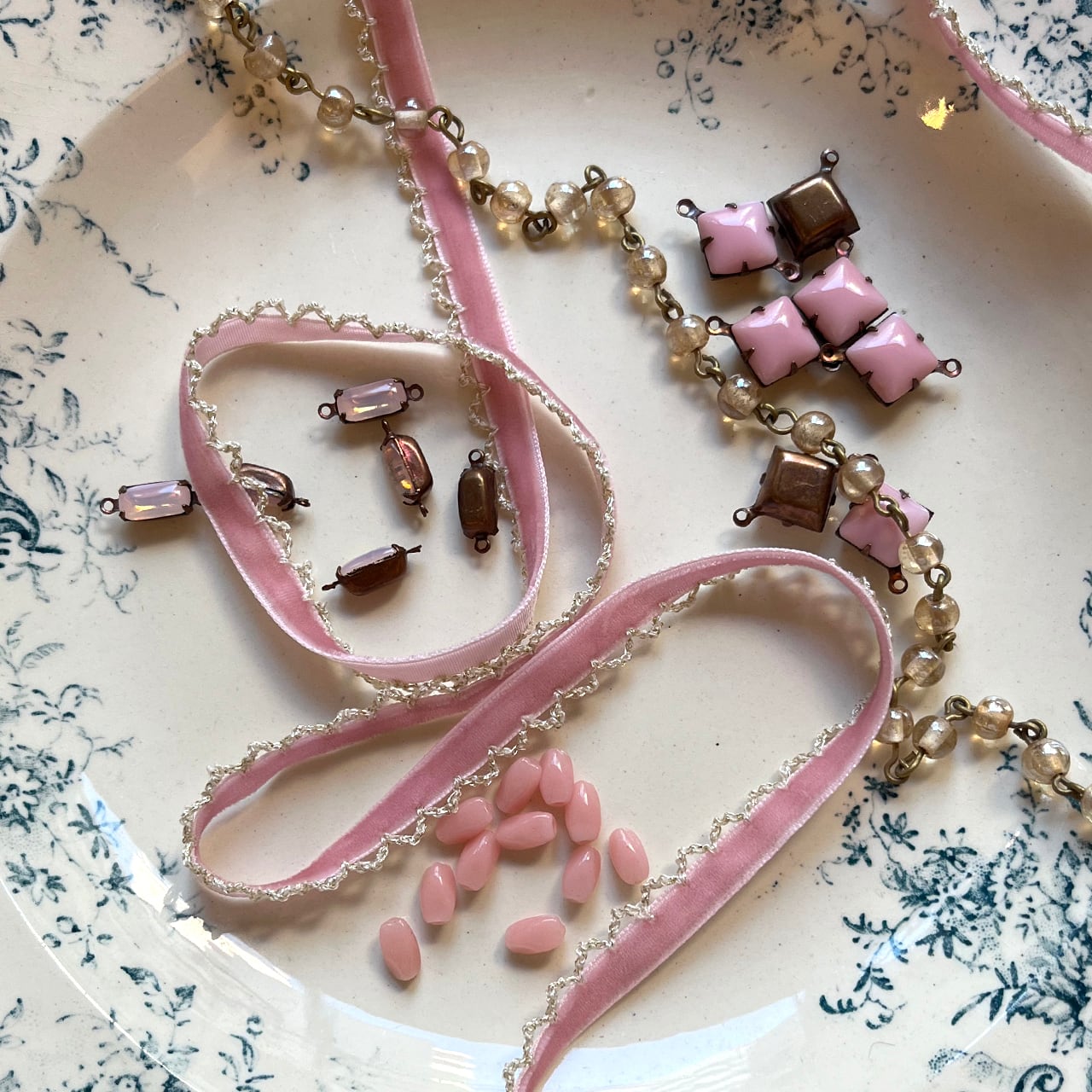 ベルベットレースかがり/9.Shade pink シェイドピンク×ゴールド糸またはナチュラルカラー糸(レース部分まで含めた幅/約10mm )