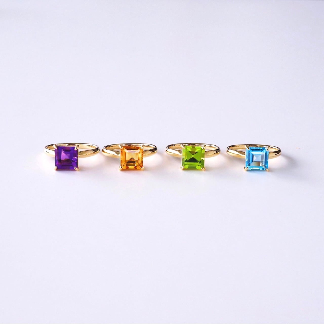 □ Piazza □ ピアッザ ペリドットリング スクエアカット K10リング