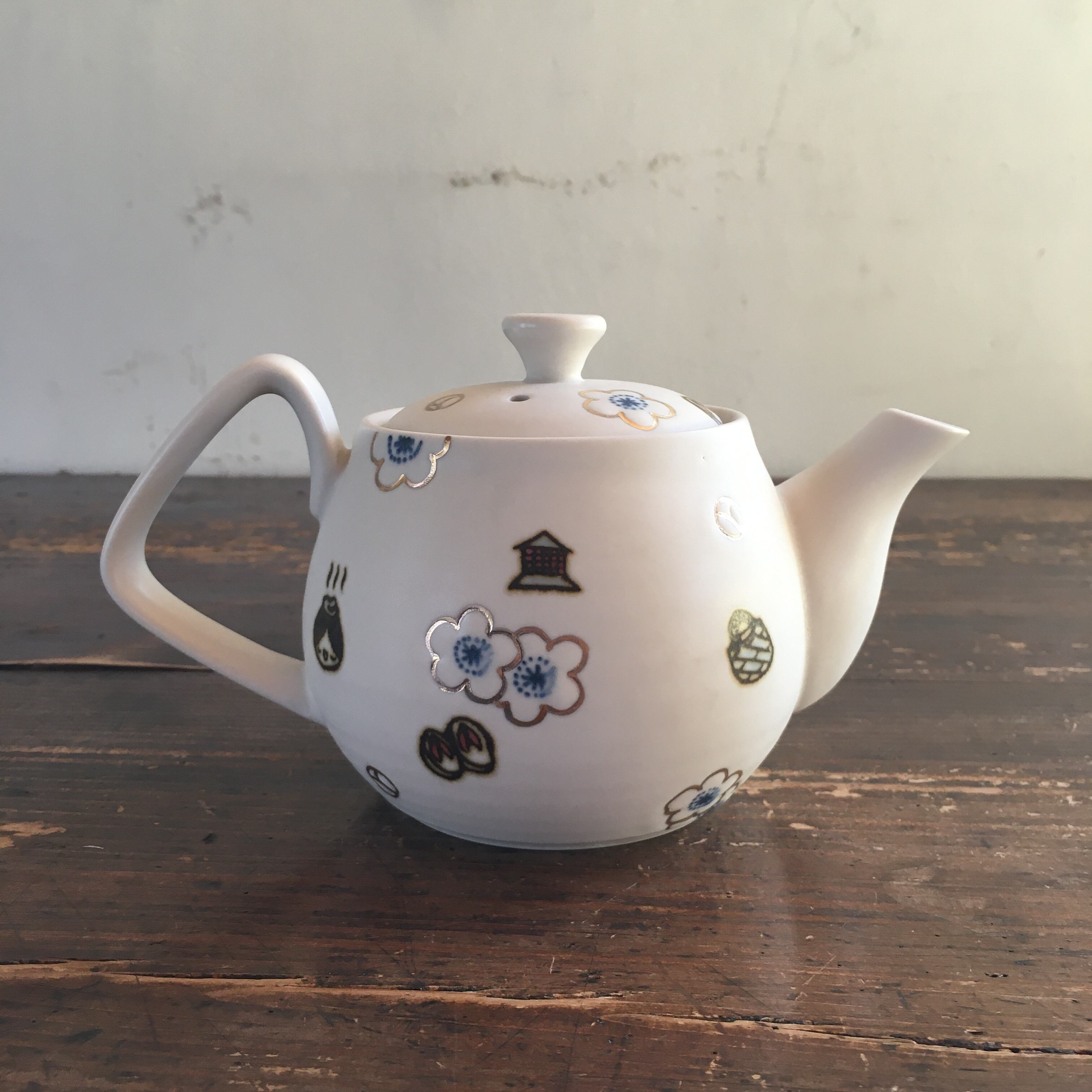 〈再入荷〉ティーポット 道後梅 砥部焼/すこし屋