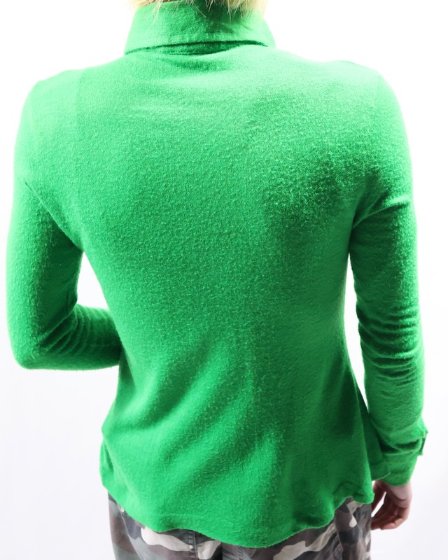 coloring neck detail shirt
