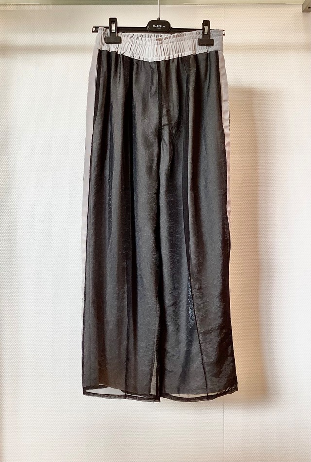 オーガンジー使いトラックパンツ