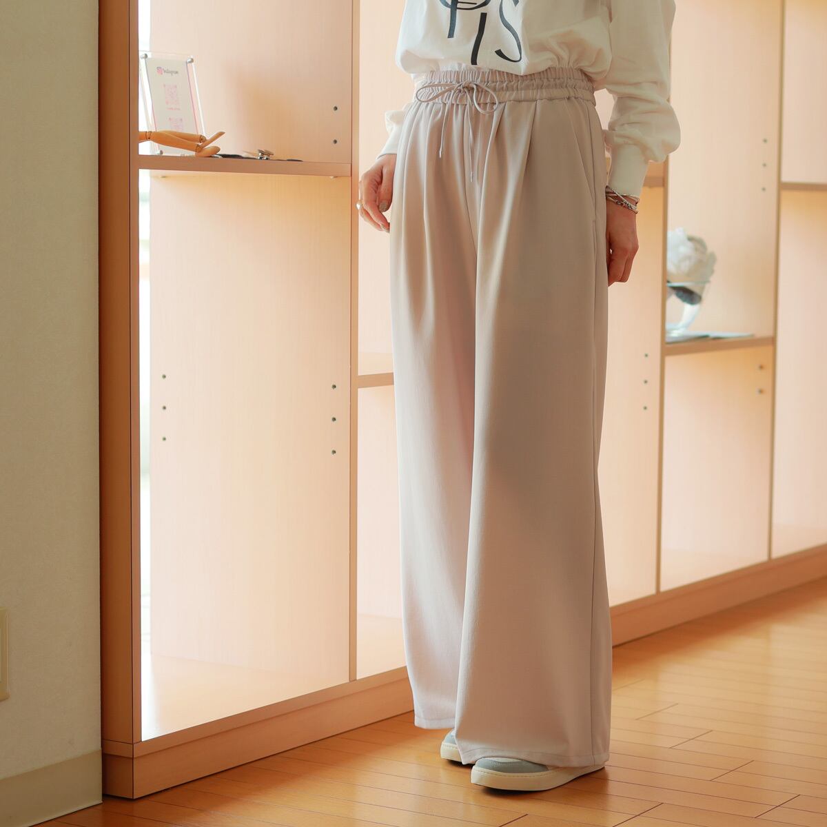 Dignite collier (ディニテ・コリエ) トロ味落ち感ファブリック イージーウエストワイドパンツ