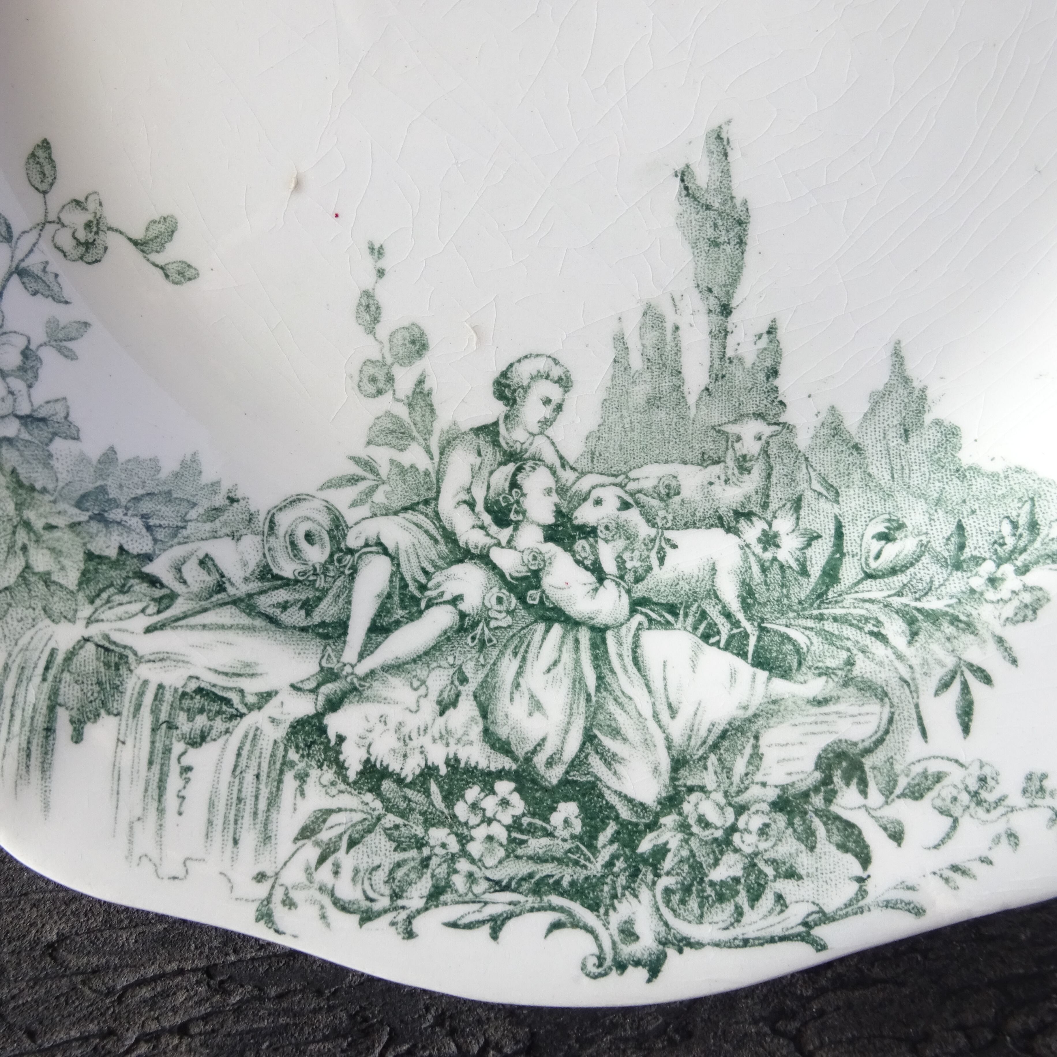 ☆TERRE de FER PORCELAINE OPAQUE DE GIEN modèle 《IDYLLE》 assiette demi creuse (C)