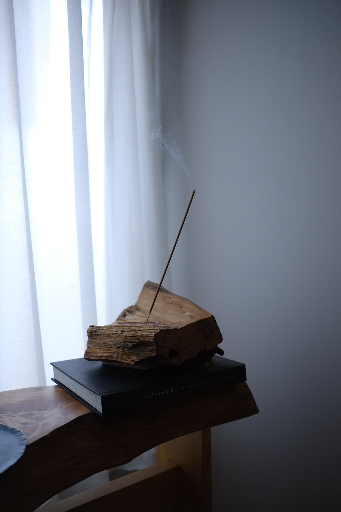 なんでも　香木 一枚板お香立て 樅木 -momi- | TORINOKI FURNITURE