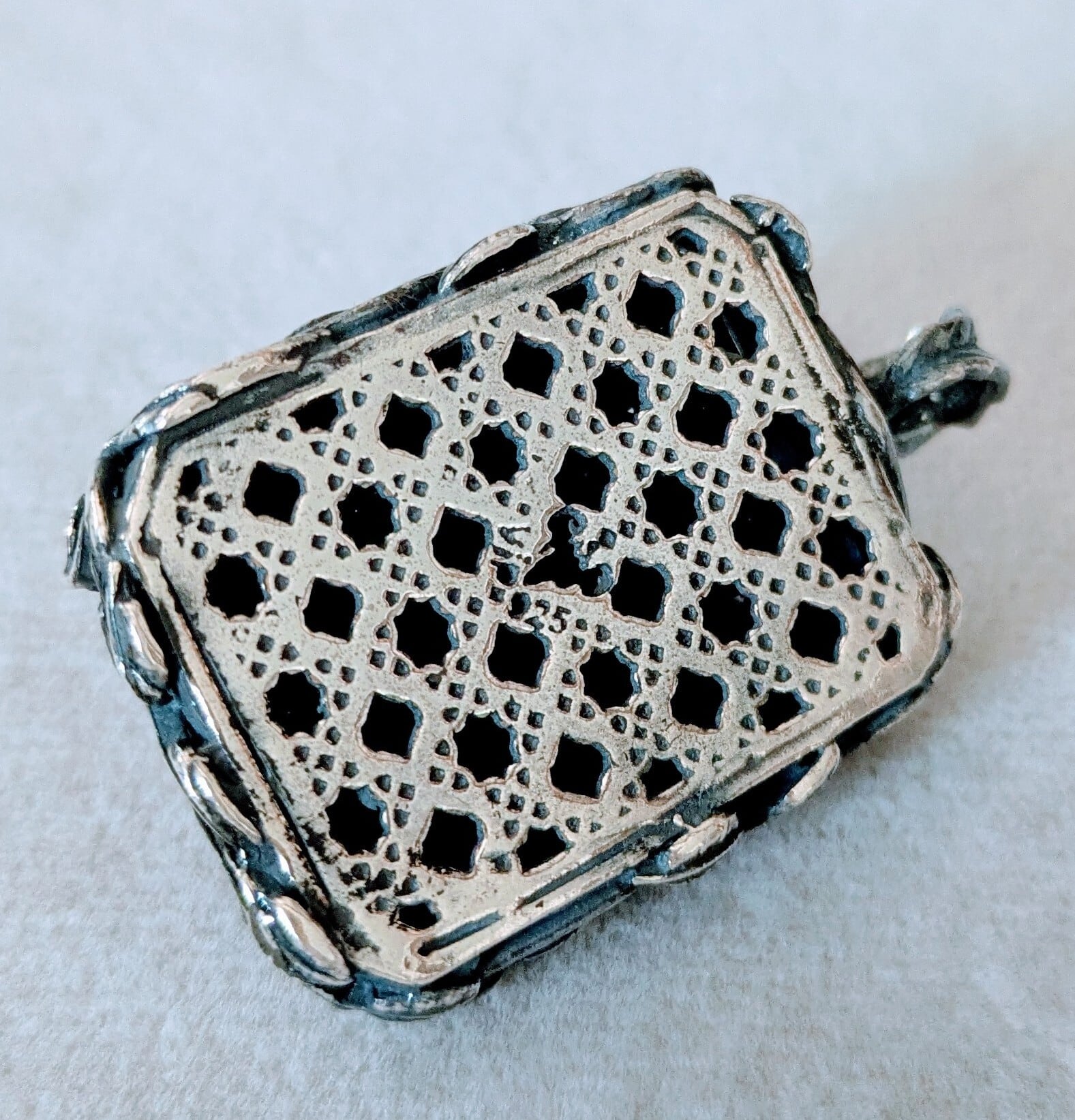 ＊NEW＊トルコ製 ハンドメイド ペンダントトップシルバー925（オオカミ） NEW＊トルコ製 ハンドメイド ペンダントトップシルバー925（オオカミ