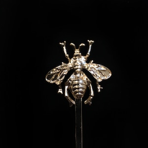 Honey bee gold head pin