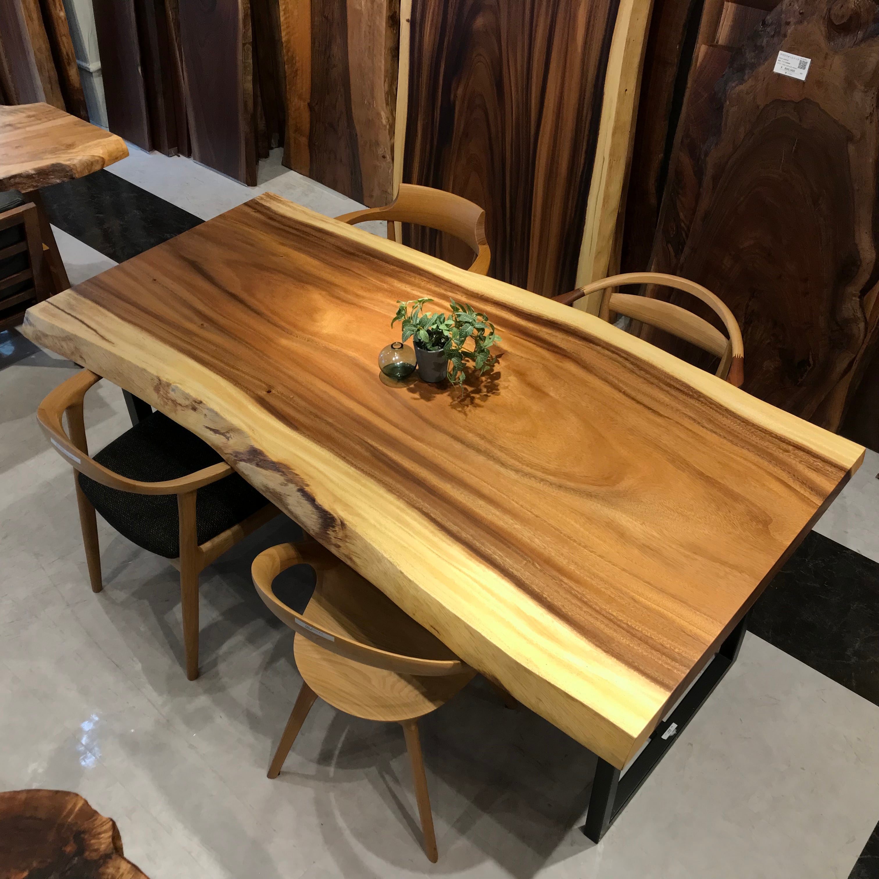 モンキーポッド _1870×840ー930ー920×70_横浜元町店_テーブル天板/一枚板 251243−1 t001