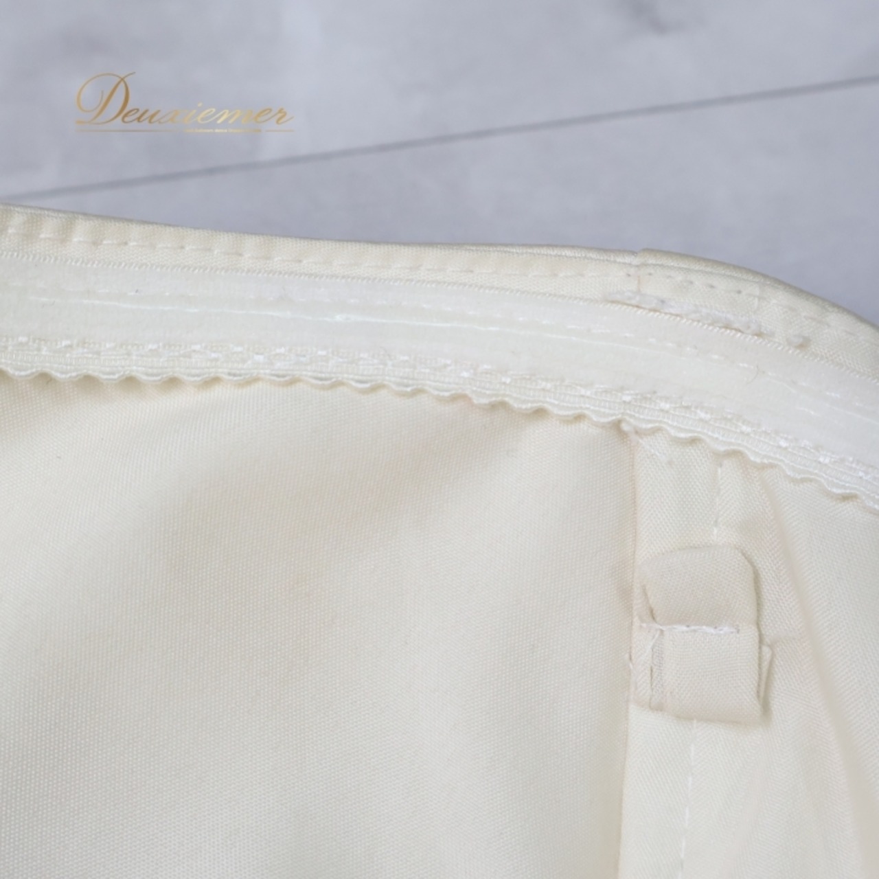 パーティ ドレス ワンピース fine feathers パーティドレス アイボリー クリーム 光沢 無地 編み上げ 演奏会 発表会 カラードレス ホワイト系 ベージュ系 パーティーファッション ドレスアップ フォーマル シンプル スタイリッシュ 大人女子 クラシック ロングドレス 着飾る 上品 おしゃれ レディース