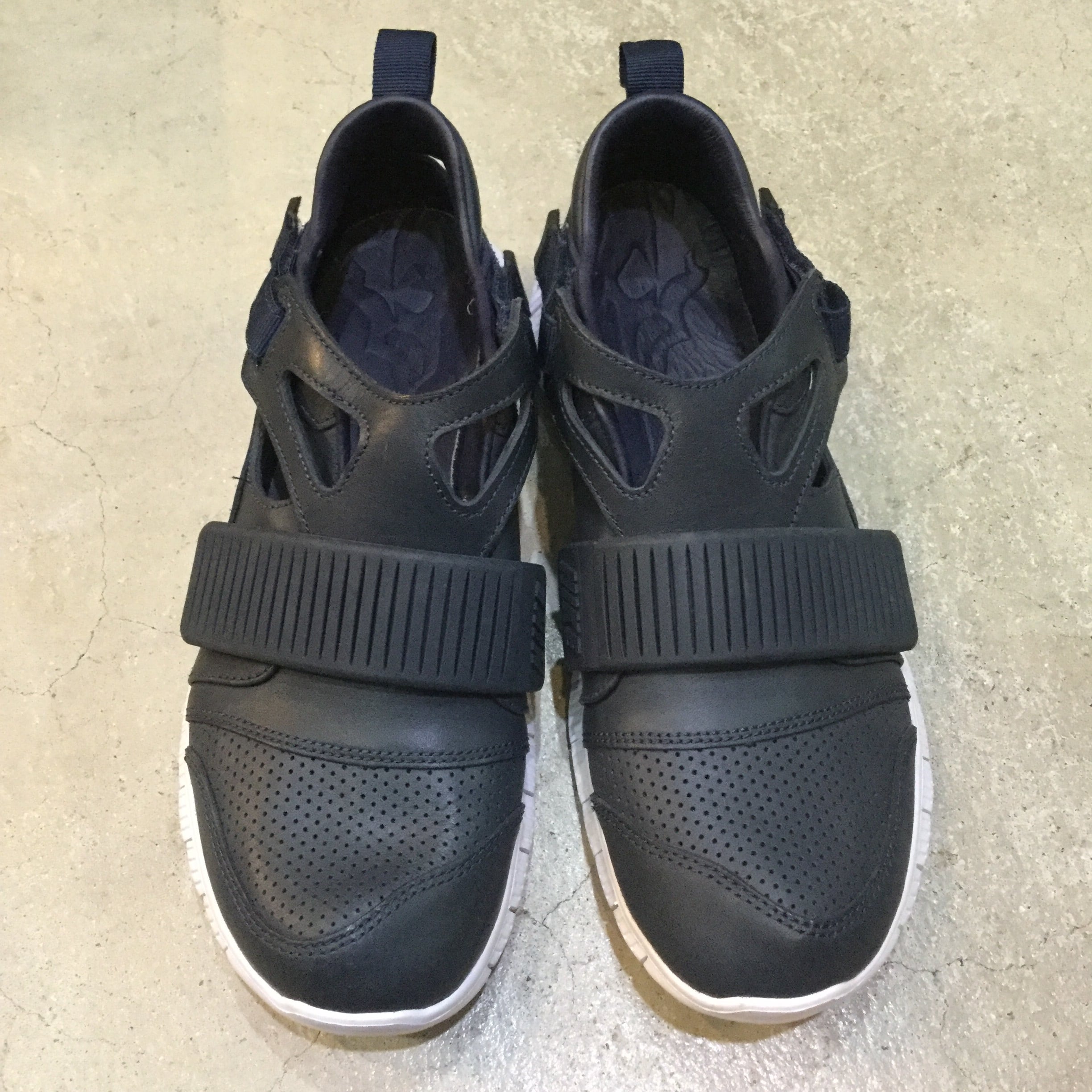 送料無料』新品未使用 NIKE フリー ハラチ カーニヴォ ネイビー 送料無料』新品未使用 NIKE フリー ハラチ カーニヴォ ネイビー