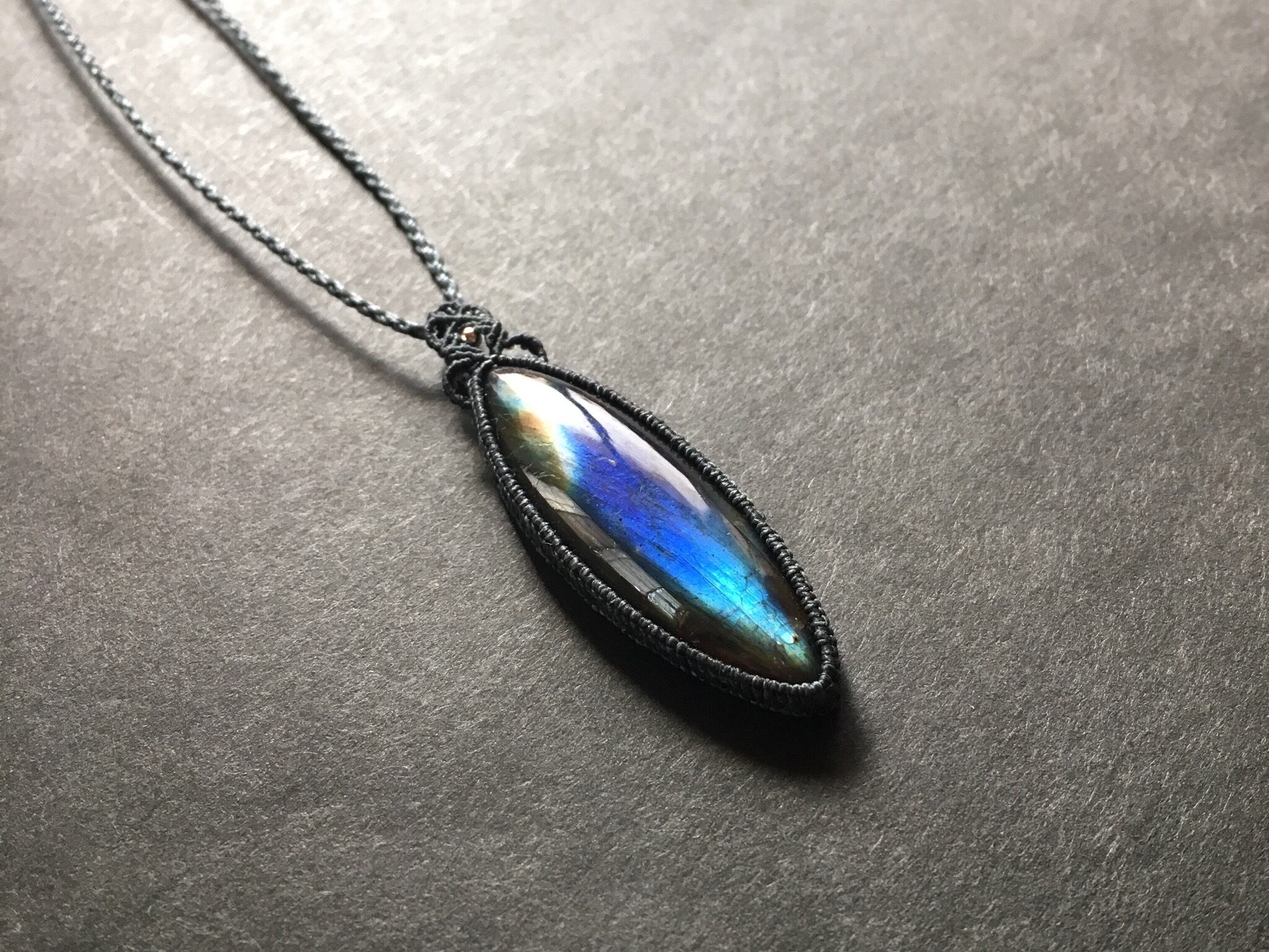 ラブラドライト macramé necklace