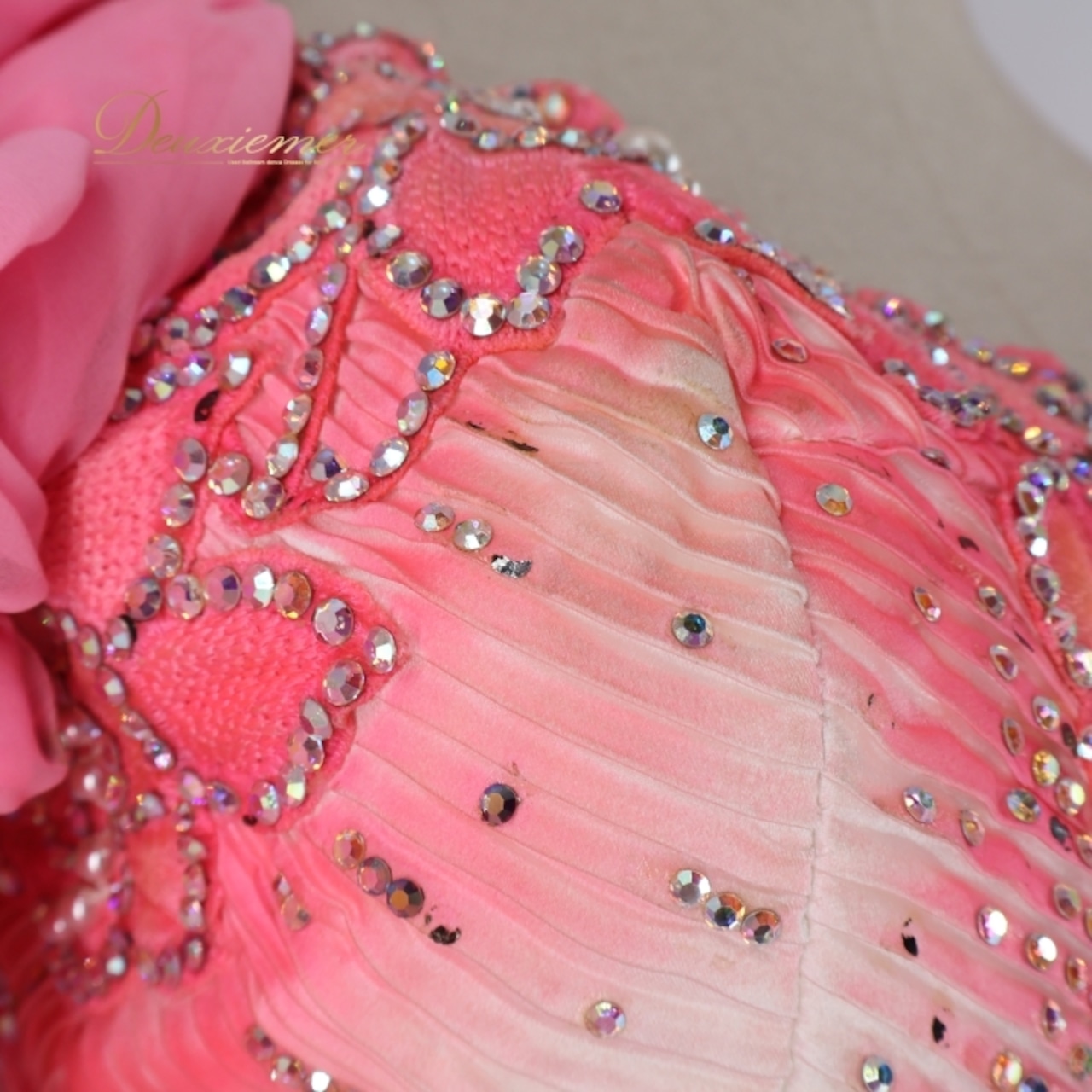 社交ダンス 衣装スタンダードドレス ワンピース ドレス スタンダード ファー プリーツ レース デモ 競技 ダンス パーティ 発表会 ピンク ピンク系 ゴージャス スカート ボリューム ショーウェア ダンスコスチューム フェミニン 競技用ドレス 上品 エレガント