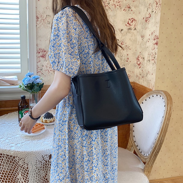 ショルダーバッグ レディース バッグ 春夏 秋冬 春 夏 秋 冬 黒 バッグ ハンドバッグ 肩掛け かばん ショルダーバック お出かけ バック ハンドバック 肩掛けバッグ シンプル ショルダー ホワイト ブラック デート 通勤バッグ オフィスカジュアル デイリー お出かけ ショルダーバッグ レディース バッグ 春夏 秋冬 春 夏 秋 冬 黒 バッグ ハンドバッグ 肩掛け かばん ショルダーバック お出かけ バック ハンドバック 肩掛けバッグ シンプル ショルダー ホワイト ブラック デート 通勤バッグ オフィスカジュアル デイリー お出かけ