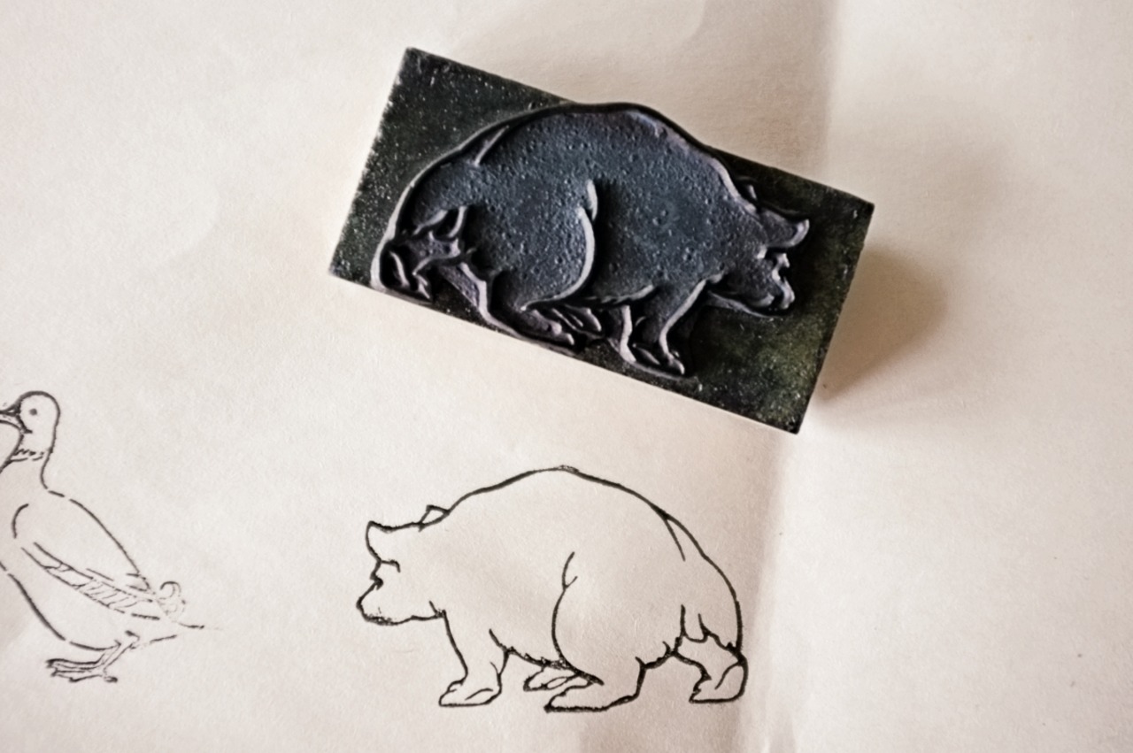 フランス 8c 大きなクマさんとメランコリーな木製スタンプ ヴィンテージ