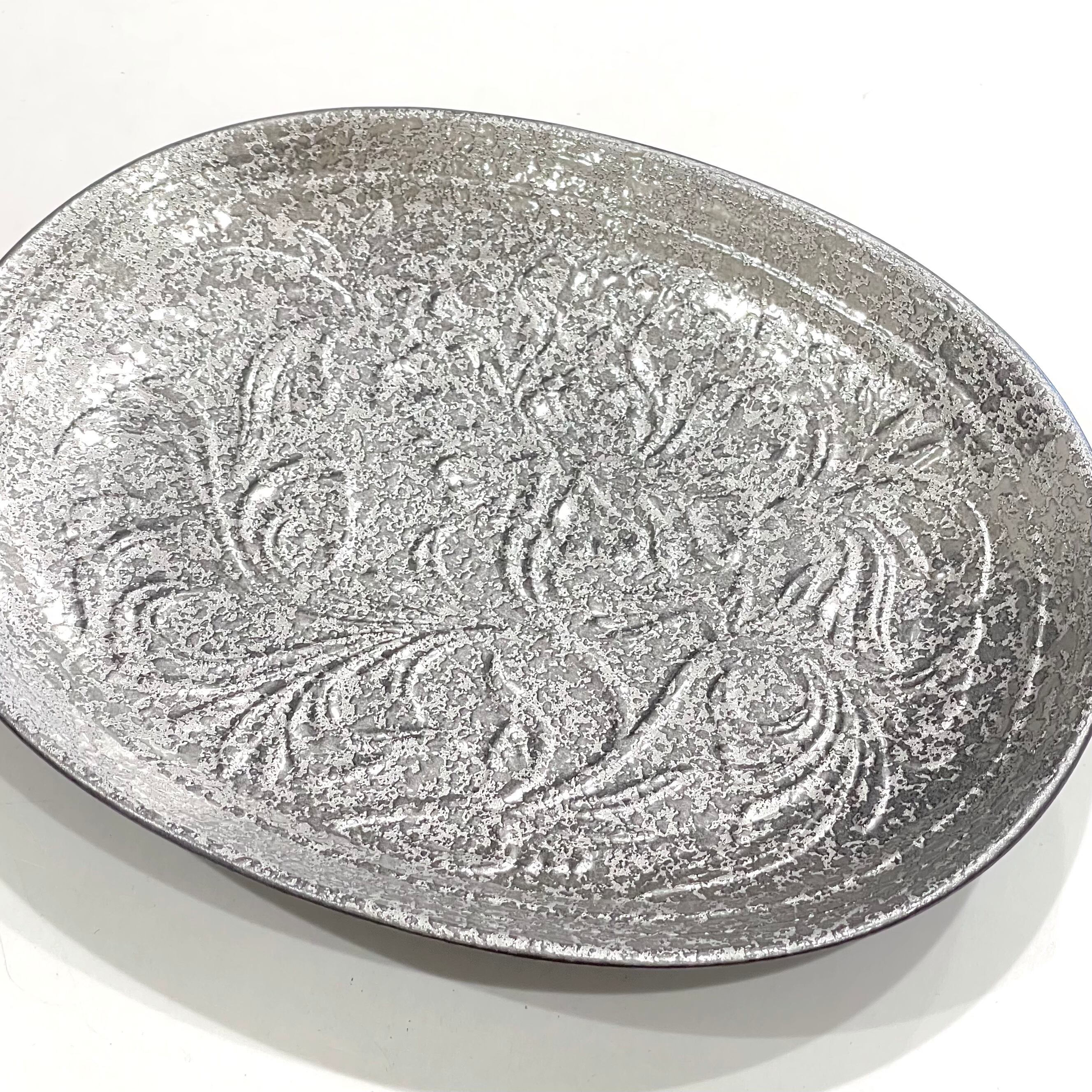 晶塗掛け分 (金・銀) 花唐草彫楕円皿 16cm | 24to3［西富陶磁器