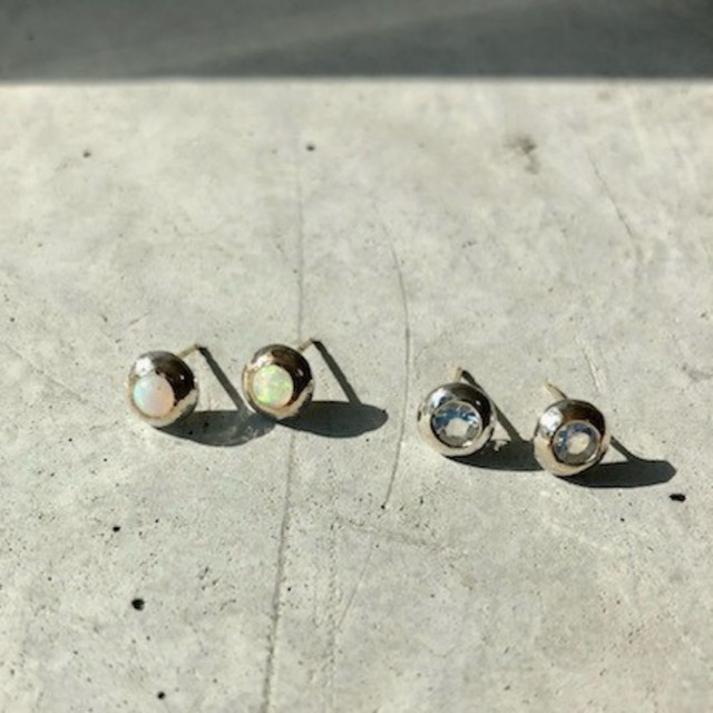 【2OMPPSV】『One off』Moon stone round cut pierced earrings