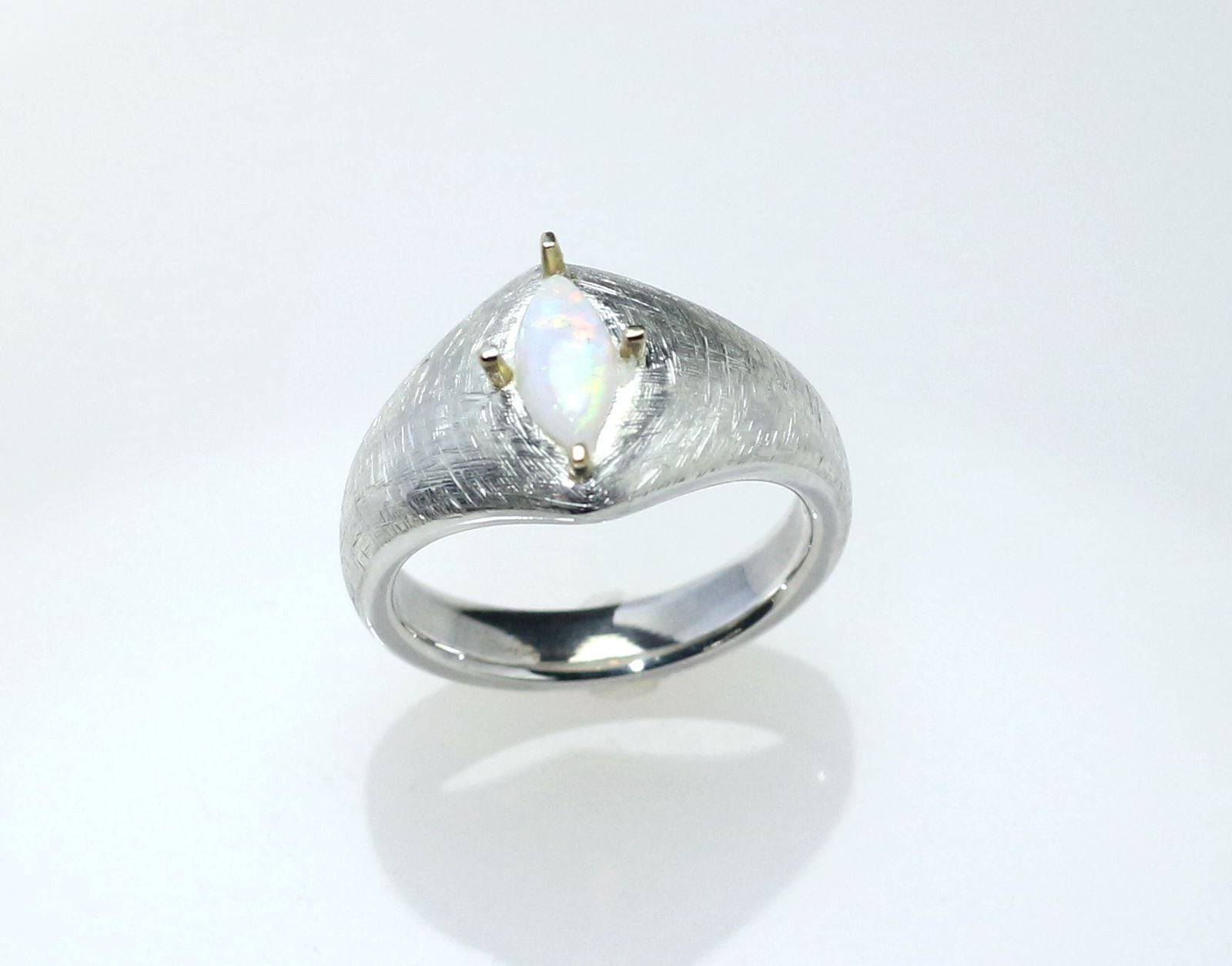 Sv925＆K18 ホワイトオパールリング 0.399ct | Atelier Ozaki