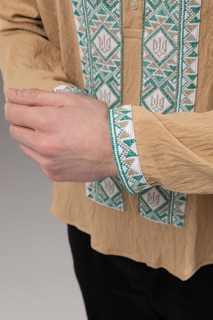 ウクライナ刺繍ヴィシヴァンカ　国章　クロスステッチ手刺繍　L-XLサイズ　メンズ