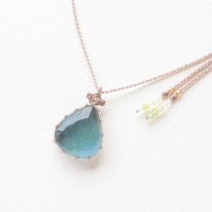 フローライトのマクラメ編み 天然石ネックレス