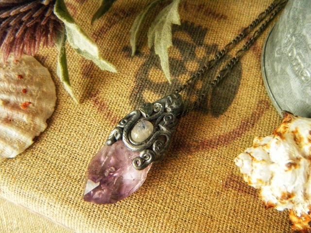 【ムーンストーンxアメジスト】冒険者のお守りペンダント