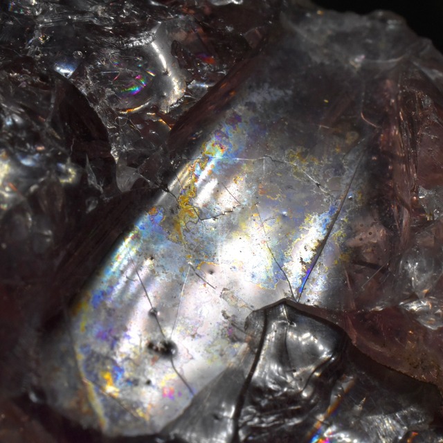 虹入り シエラネバダ産 アンダラクリスタル原石 ストライプグレープバブル A