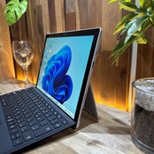 \ 公式ショップ限定価格❣️/ 準美品《LTEモデル》Surface Pro5 プラチナ 2in1 メモリ8GB SSD256GB 第7世代 ノートパソコン 安心サポート&3ヶ月保証付き
