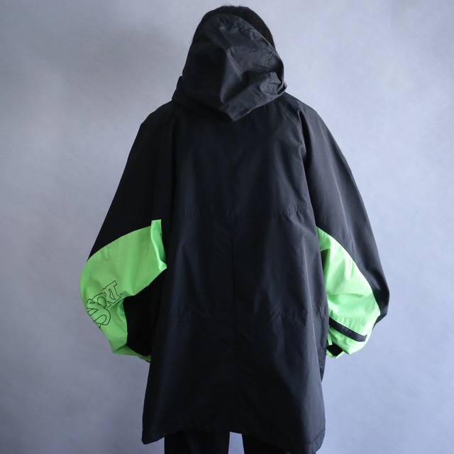 "JANSPORT" black × green sleeve logo printed over silhouette anorak parka