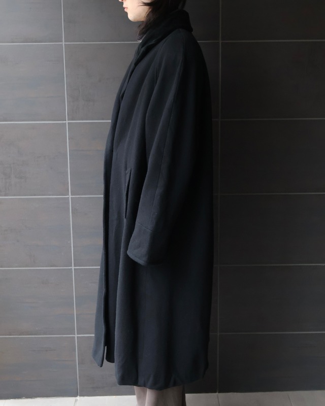 power shoulder bi-color lapel coat