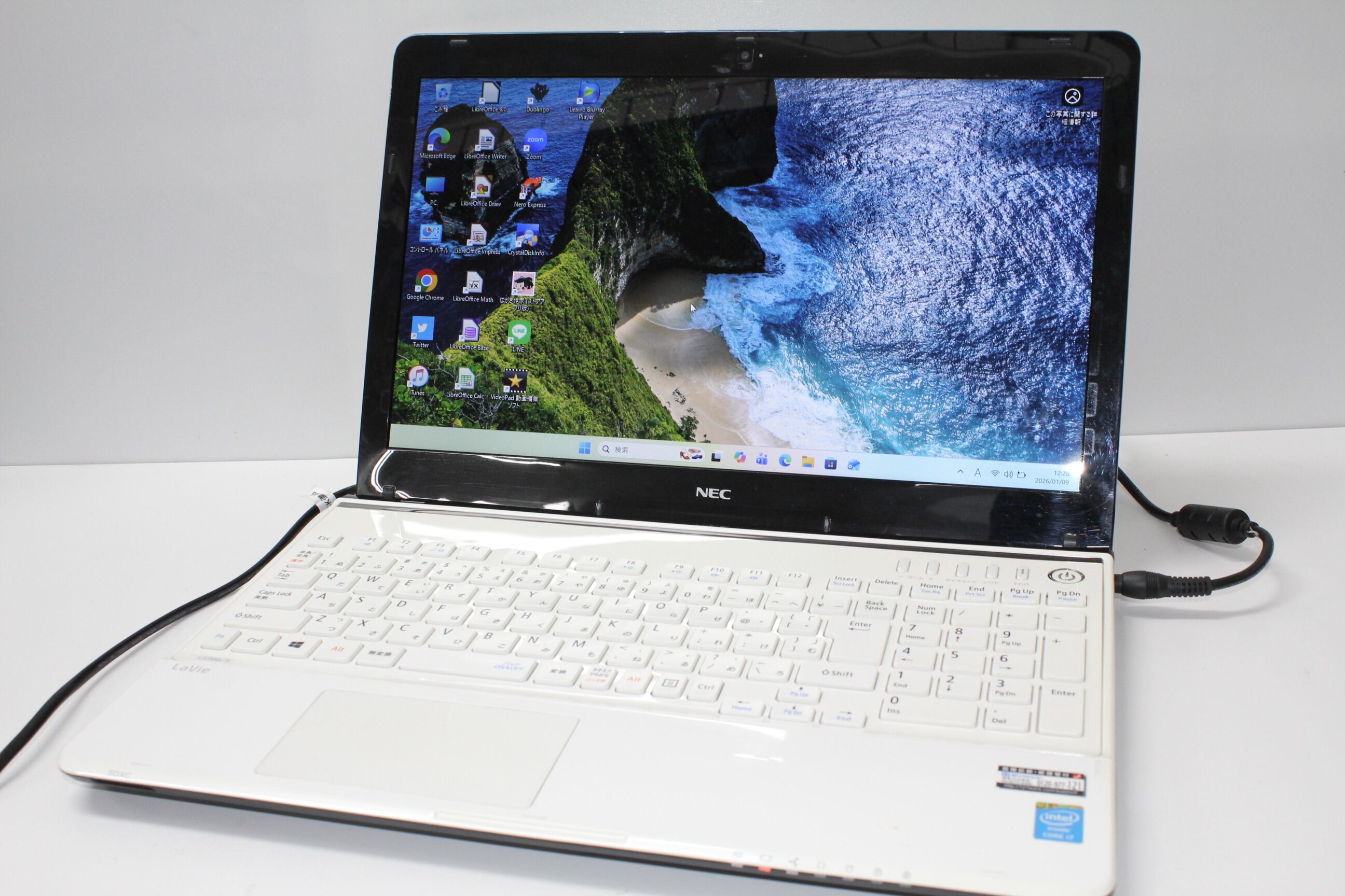 NECのノートパソコン、LaVie Sシリーズ（PC-LS700RSW） ノートPC