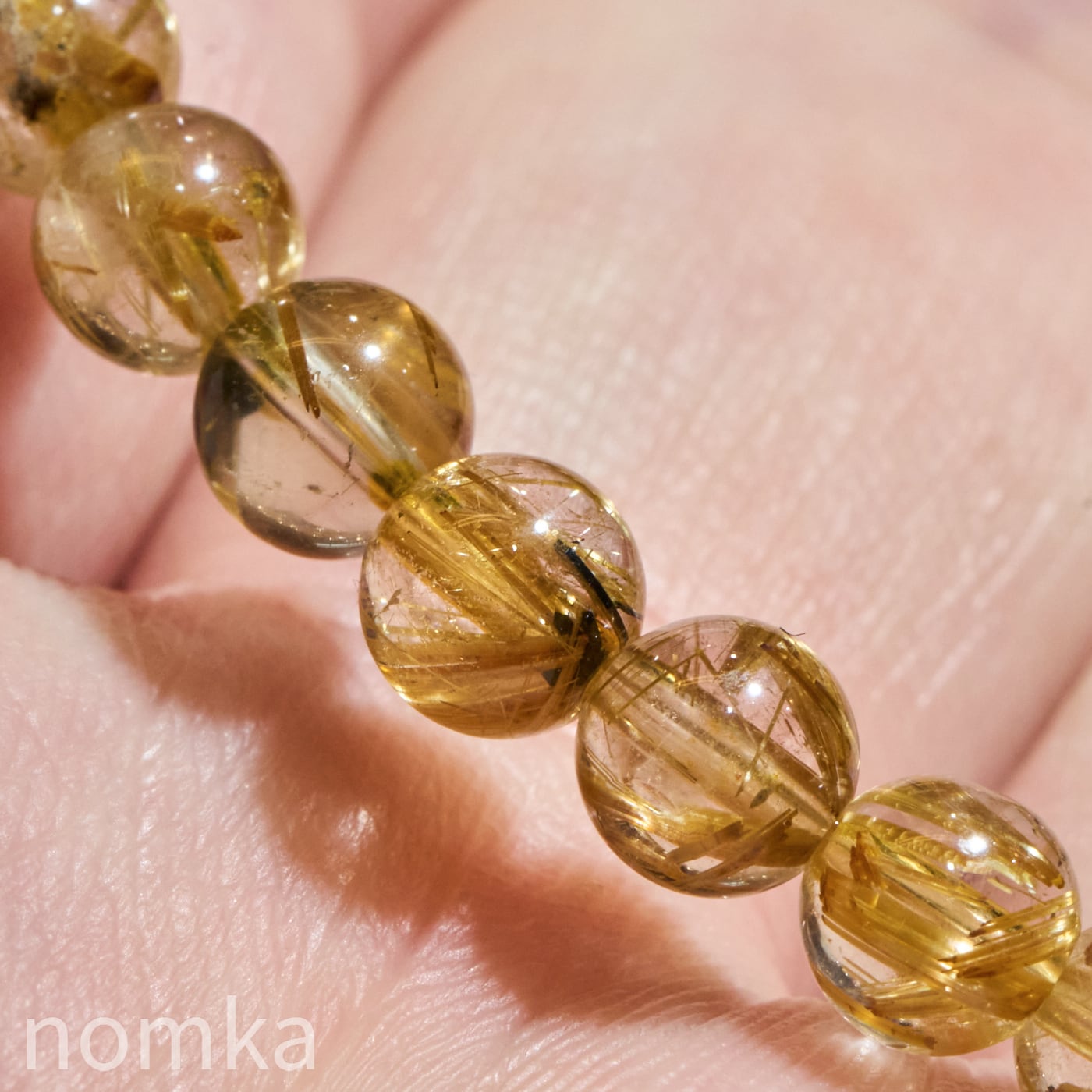 黄金の煌めきを纏う小宇宙】ブラジル産 ルチルクォーツ（ヘマタイト