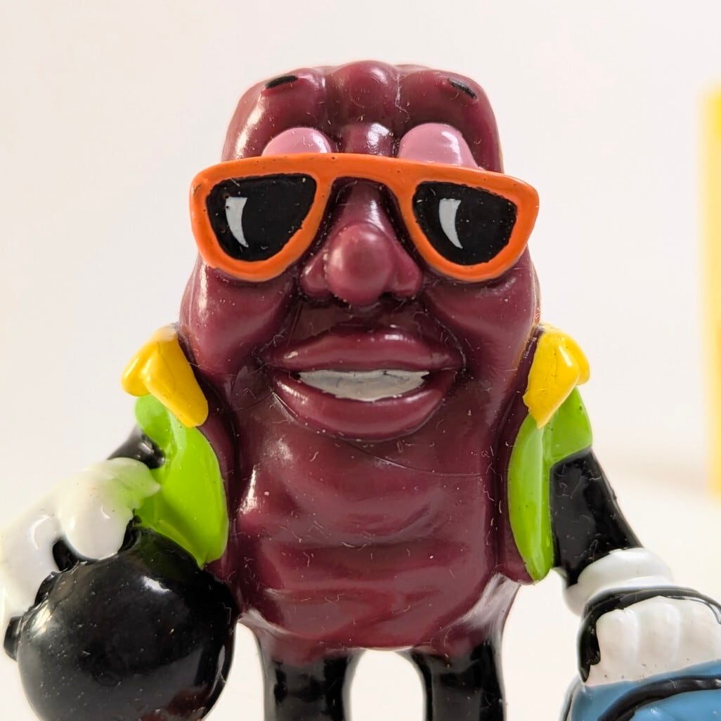 ☆ VINTAGE 1991 ☆ 【 California Raisins（カリフォルニアレーズン）】『 Benny Bowler ( ベニー ) / Hardee's / CARD有り 』 ハーディーズ ミールトイシリーズ / PVC フィギュア ビンテージトイ 〚アメリカン雑貨 アメトイ〛